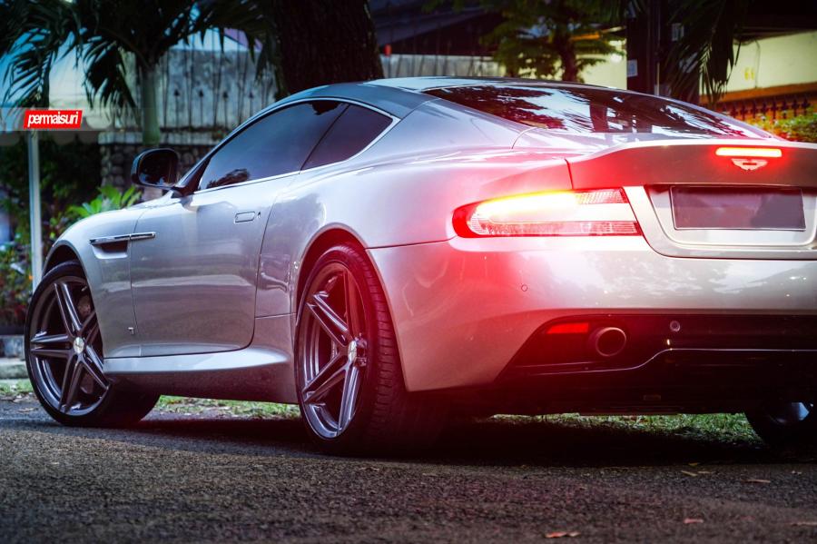  Aston Martin DB9 on Vossen Wheels (VFS5) 2017 года  (фото 11 из 11)